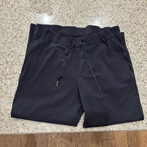 Lululemon 🍋 On The Fly Crop